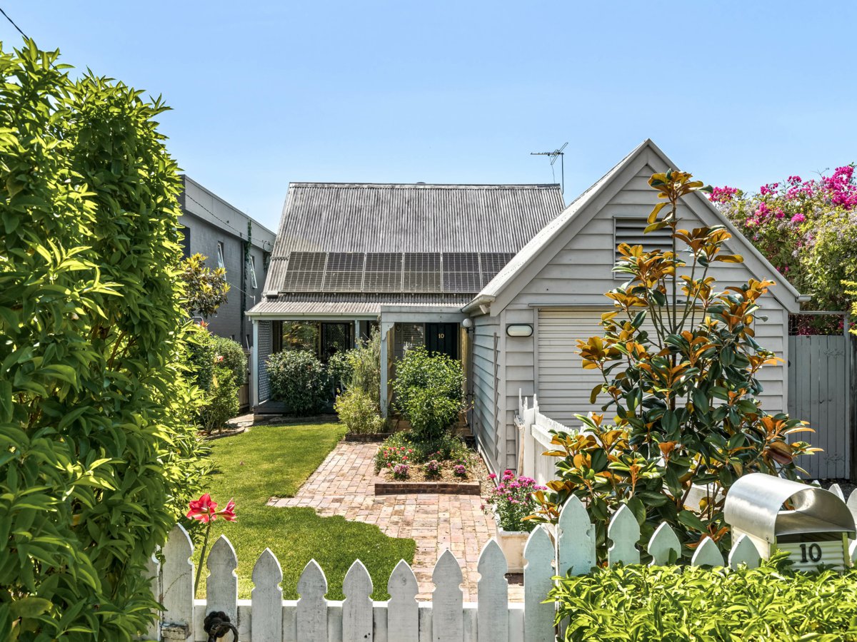 10 Hazelmere Parade, SHERWOOD